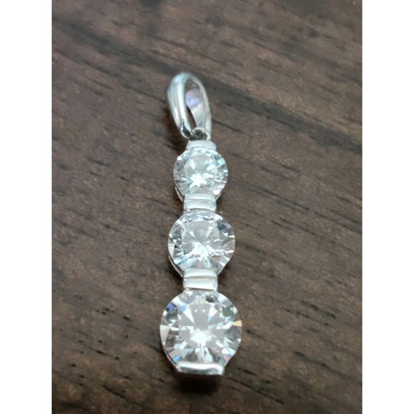 925 CZ Pendant Sterling Silver Three Stone Signed 1" 2g - Picture 2 of 6